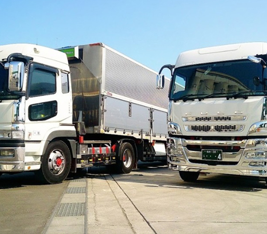 トレーラー車による大量輸送はお任せください！