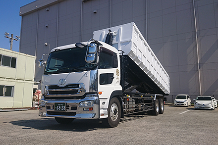 大型脱着式コンテナー車 1台